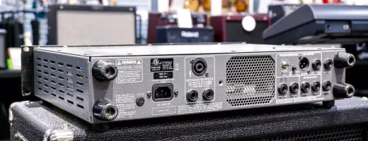Ampeg - SVT3PRO - 450 Watt Bass Head 2